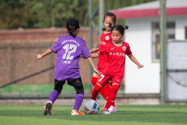 拜仁官方向巴黎道歉 球迷拉横幅未得到拜仁授权