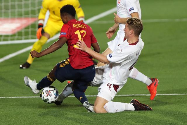 曼联又挖到宝！22岁天才新星踢爆曼城 合同只剩半年