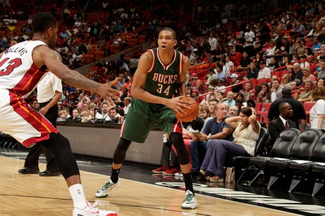 英超-小克鲁伊维特点射 曼联主场0-3伯恩茅斯