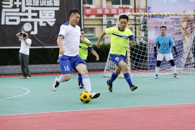 英超-小克鲁伊维特点射 曼联主场0-3伯恩茅斯