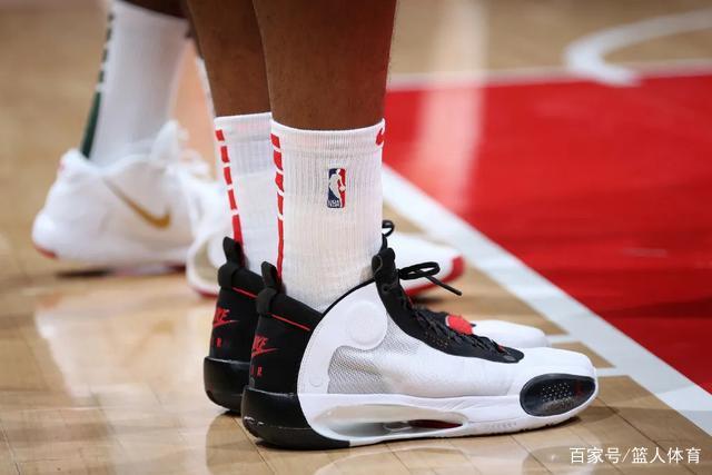 陈盈骏17+10崔永熙17分 广州再胜青岛晋级八强